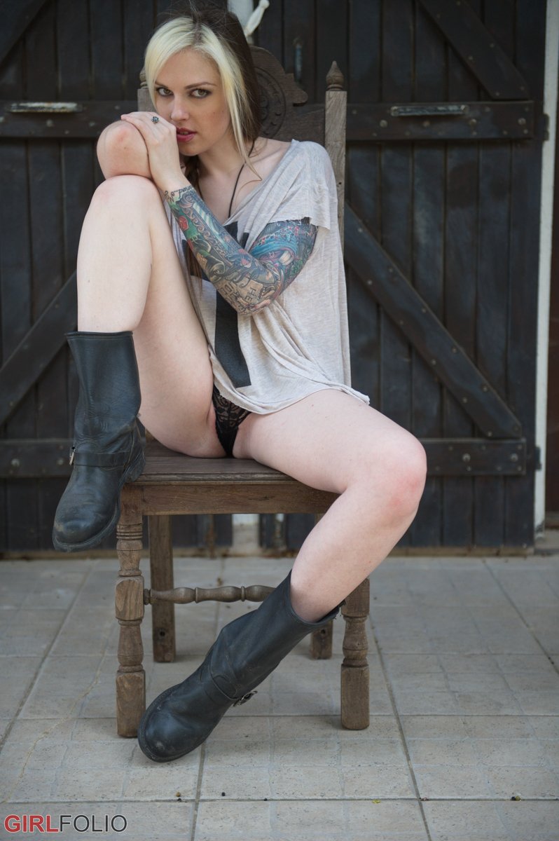 Anna Quinn's Naked Tatooed Body