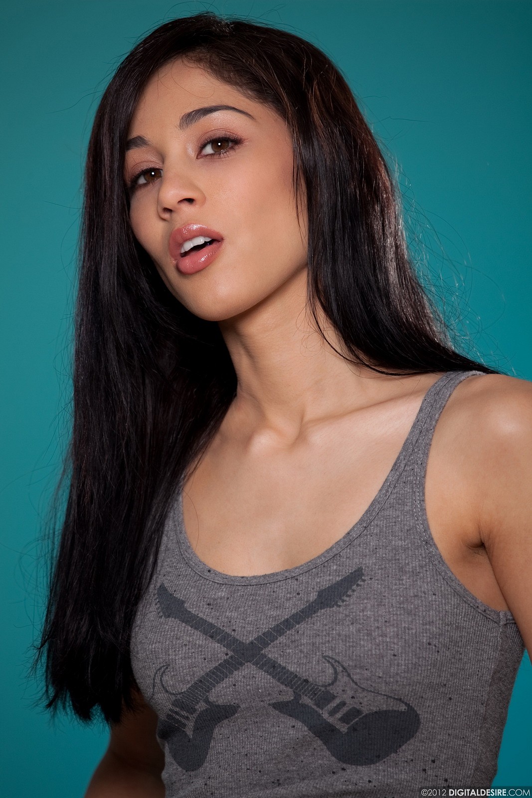 aries-stone-drops-her-top-02.jpg Aries Stone Drops Her Top 02
