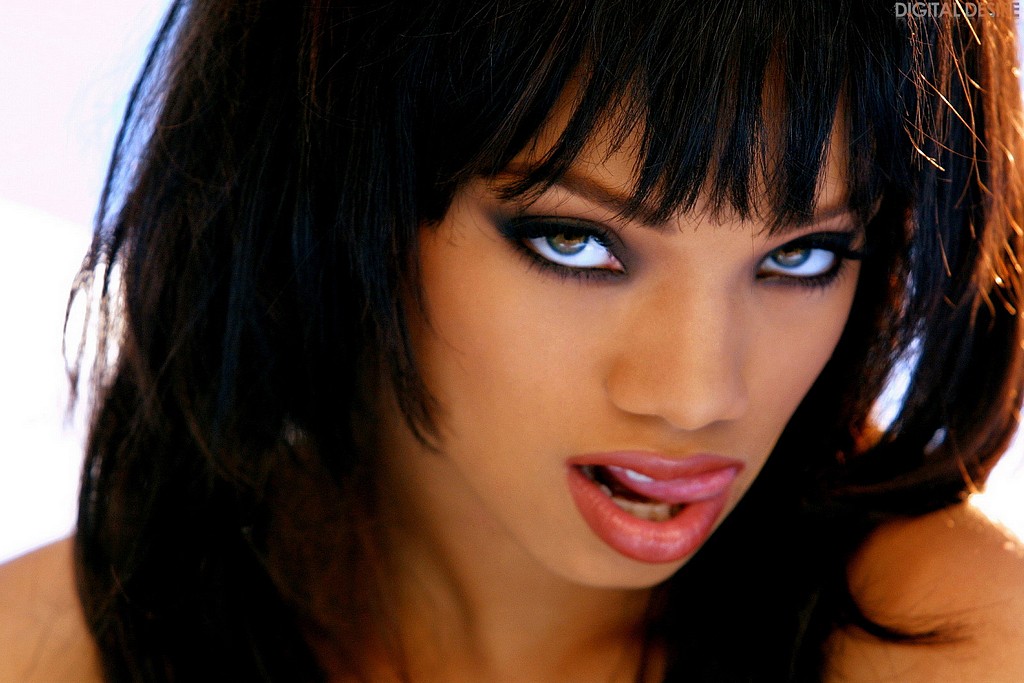 busty-gia-lashay-10.jpg Busty Gia Lashay 10