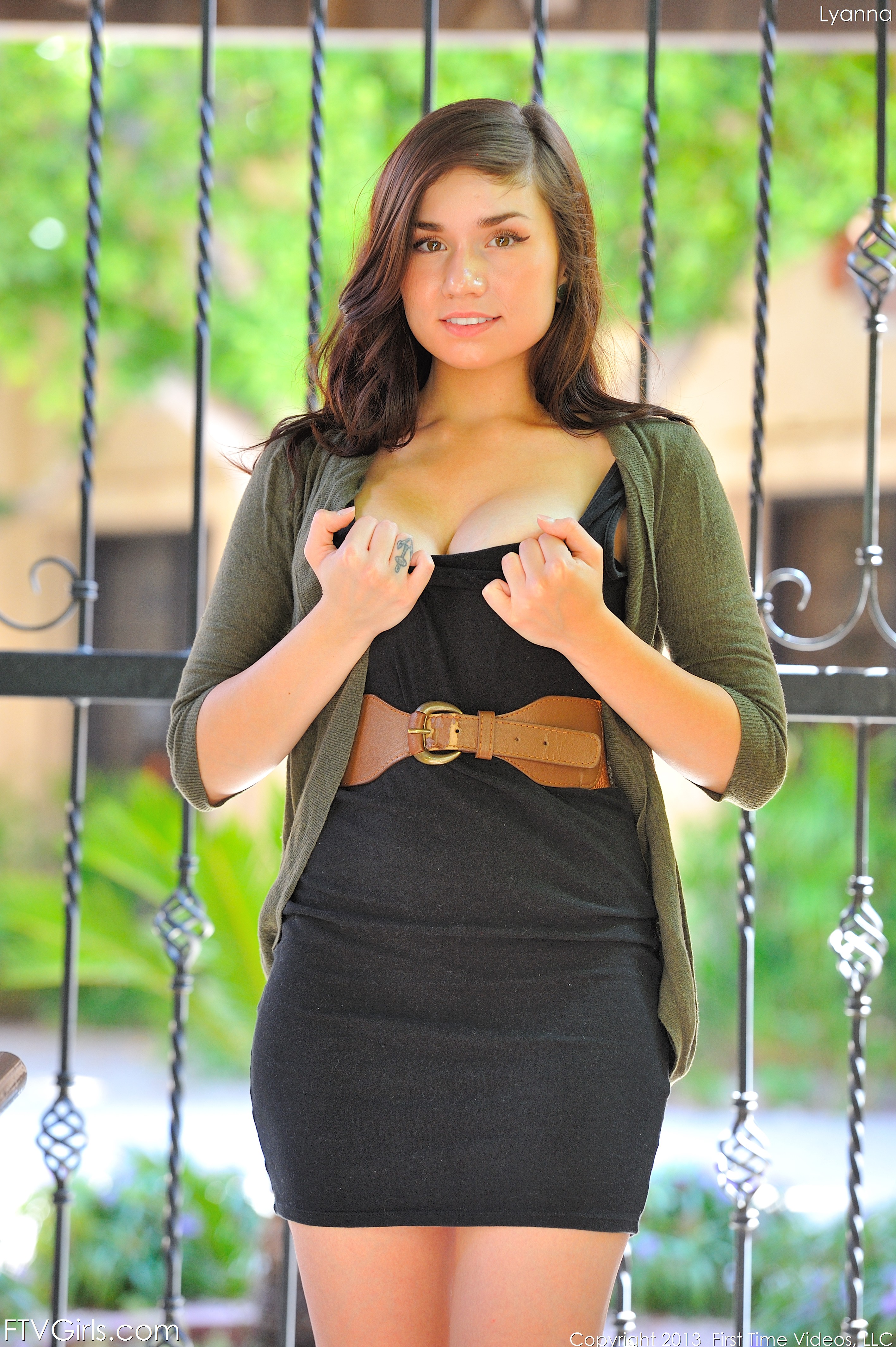 busty-lyanna-flashes-outside-03.jpg Busty Lyanna Flashes Outside 03