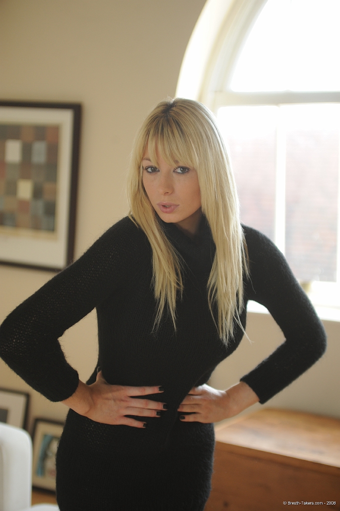 Curvy Kirsty Corner