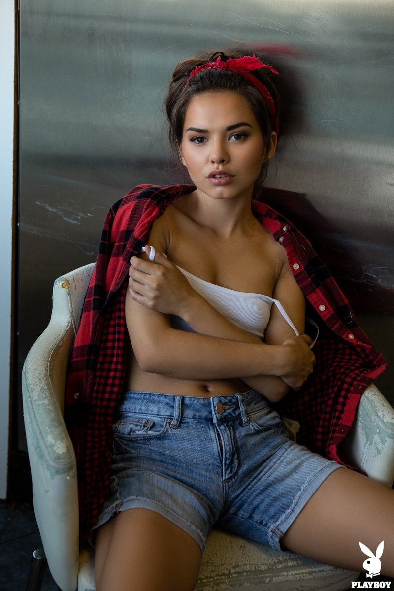 Dominique Naked at the Laundromat