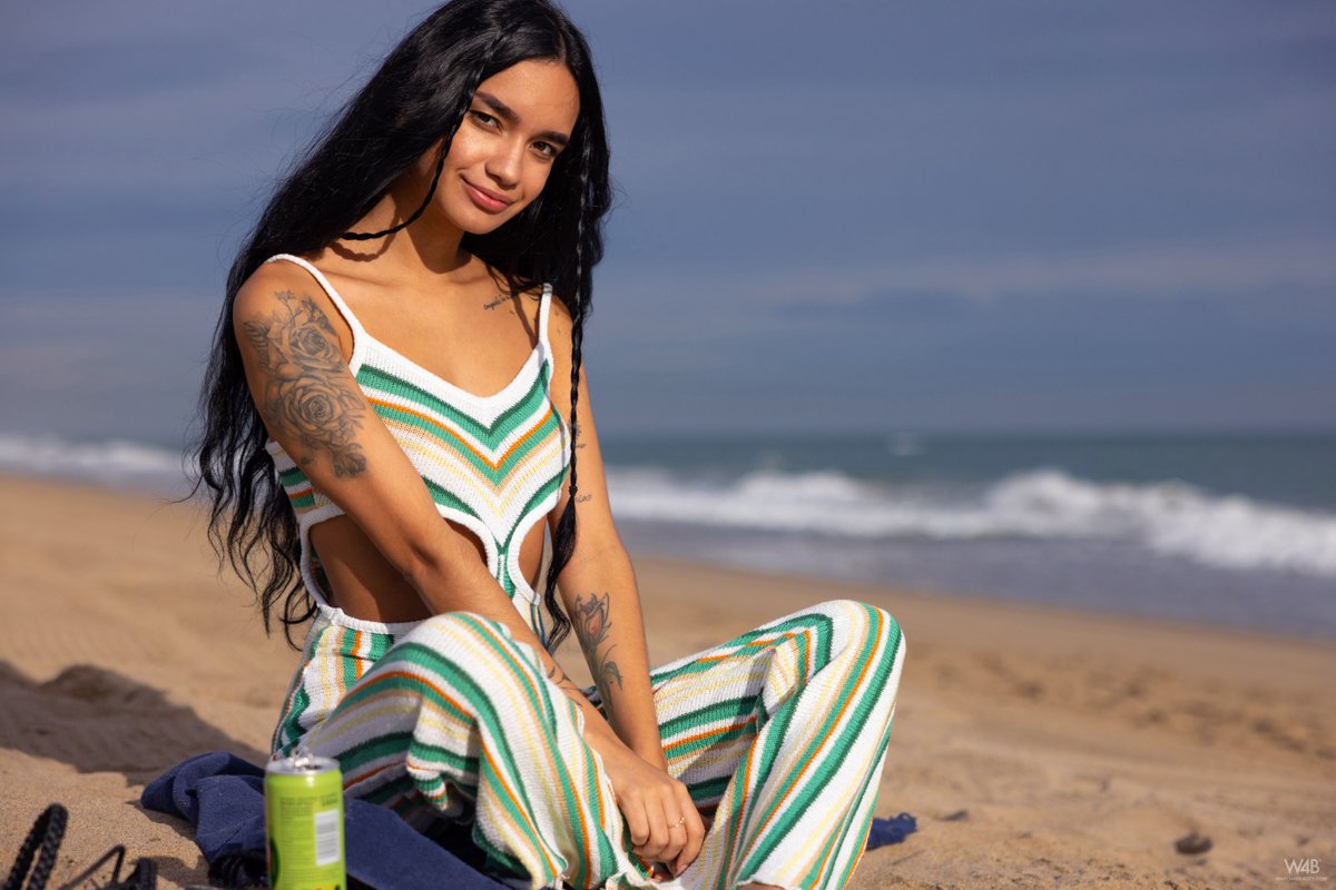 Dulce Flashes at the Beach & More in Her Room