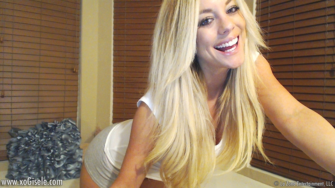 Gisele Posing on Webcam