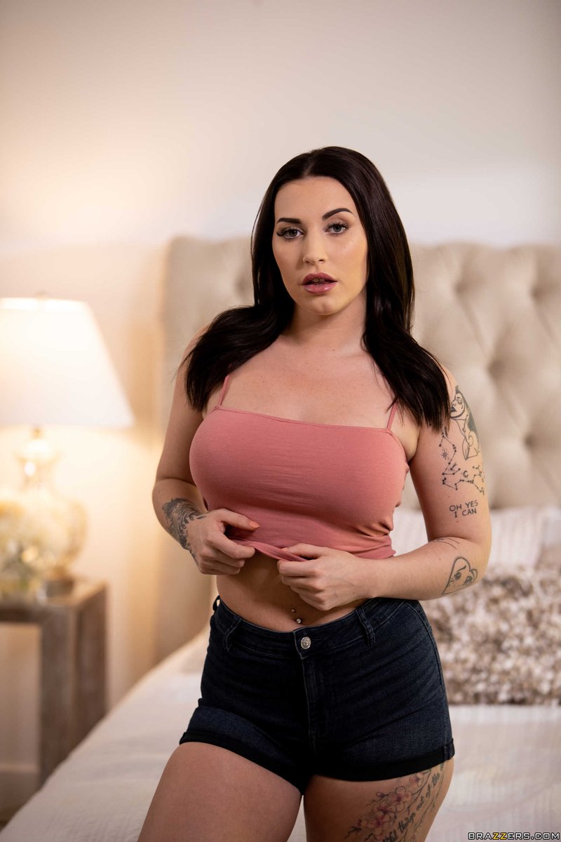Linzee Ryder In Bed 09