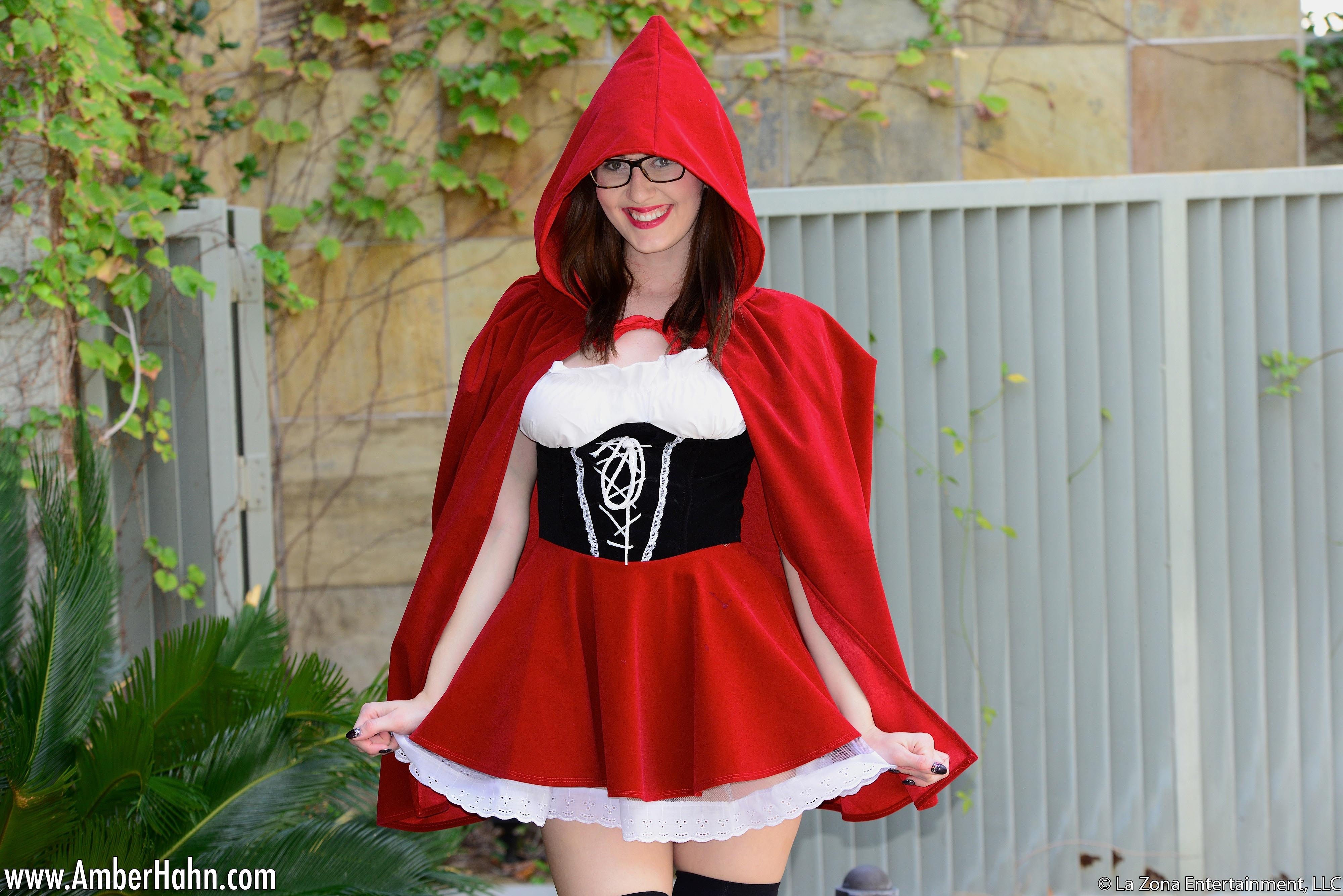 Little Red Amber Hahn