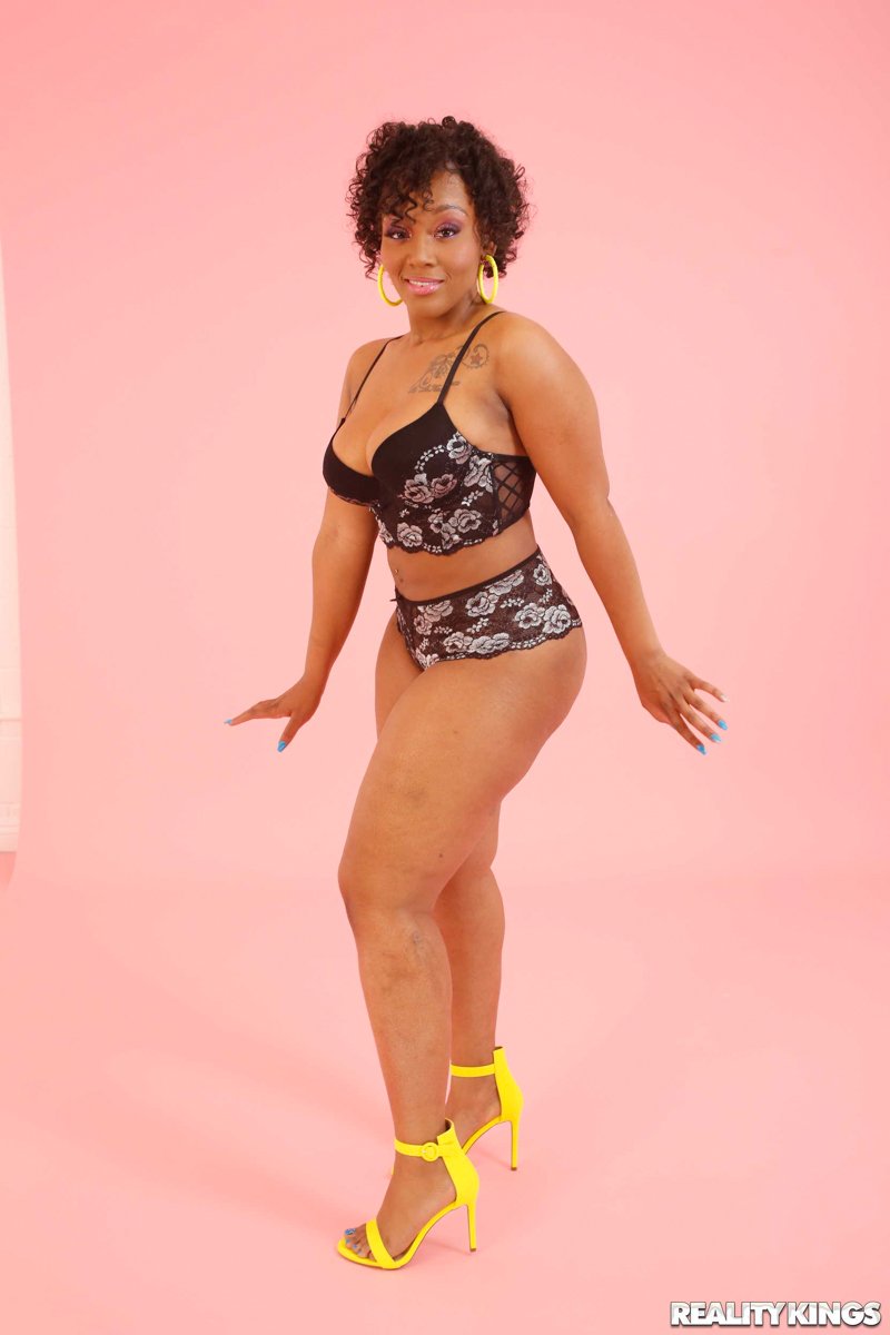 Mimi Curvaceous Comes Frosted