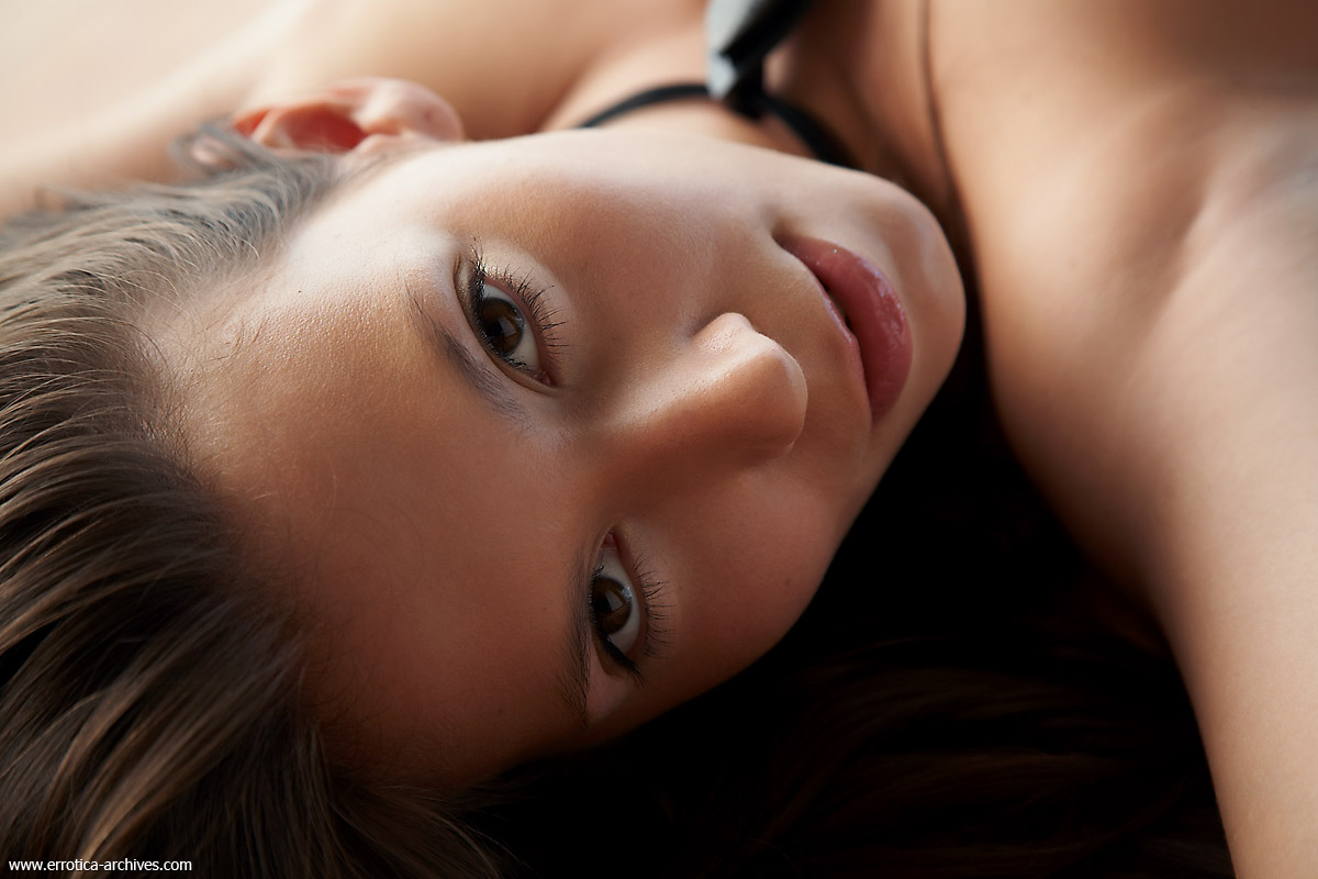 Naked Lizzie 16