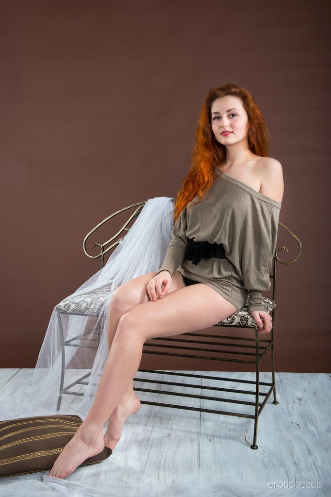 Sexy Sascha A Strips
