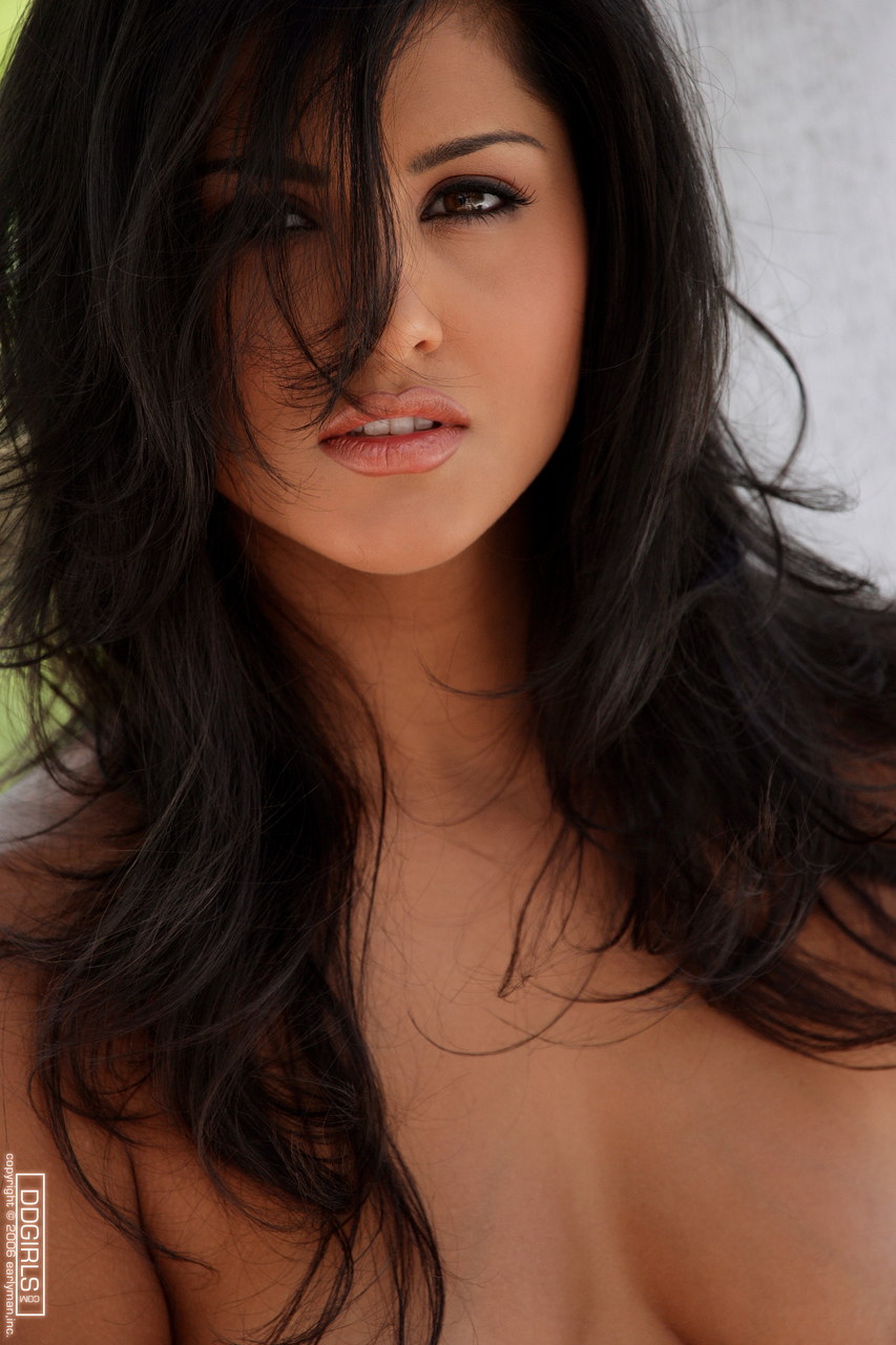 Sunny Leone Outside 09