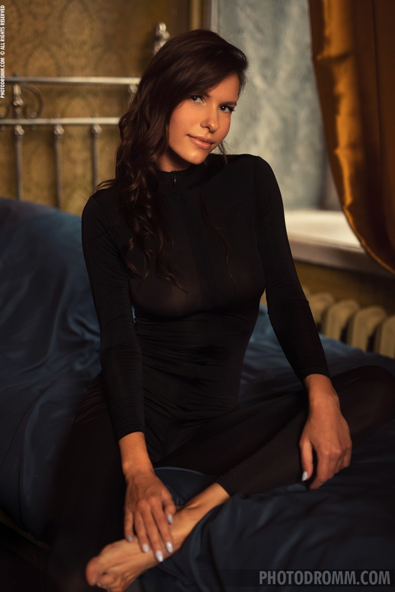 Suzanna Unzips Her Sheer Outfit