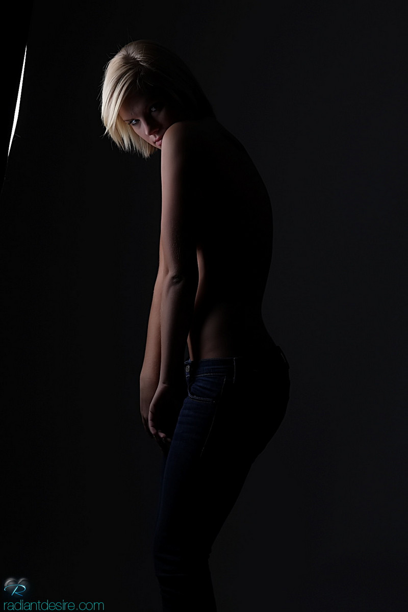 Taylor Topless in the Dark