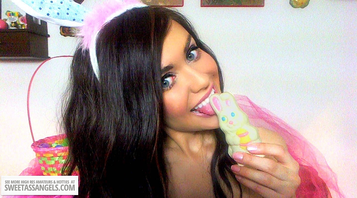 Violet\'s Sexy Webcam Easter Pictures
