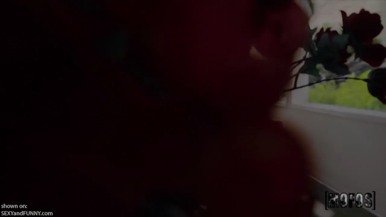 Alyx Making Sure She Gets Seen