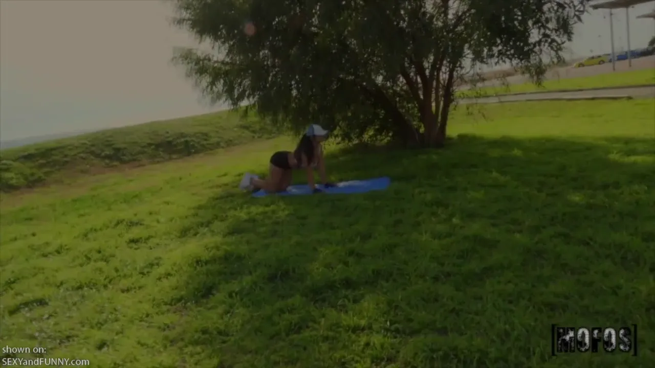 Amy Interrupts Her Workout