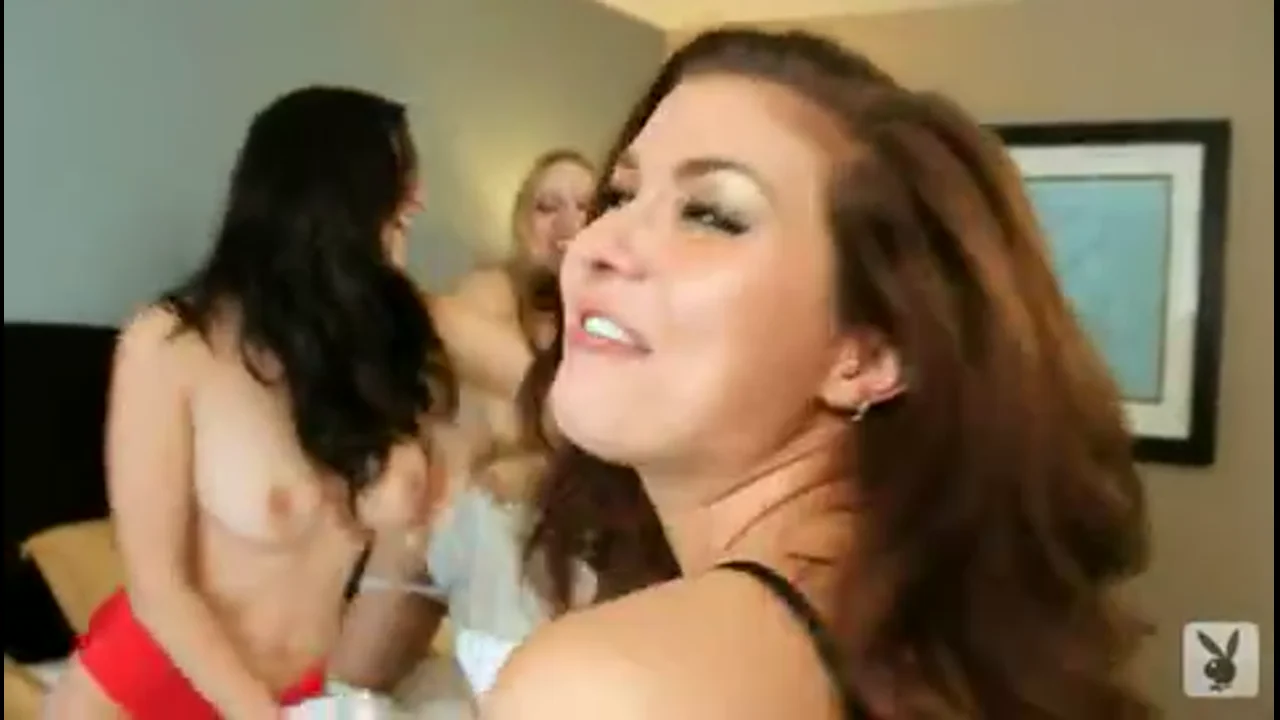 Best Pillow Fight Ever (Nudity)