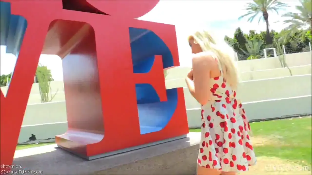 Blonde Babe Has Some Trouble Getting Undressed