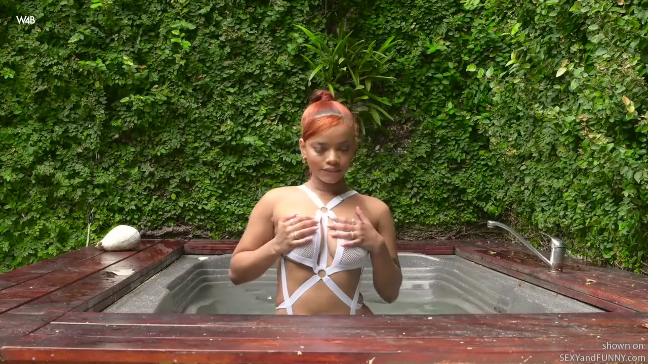 Columbian Beauty Alana Joness