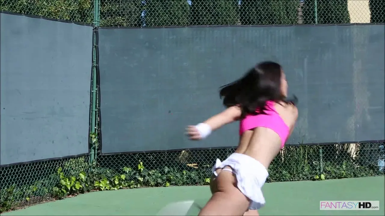 Dillion Plays Tennis Topless