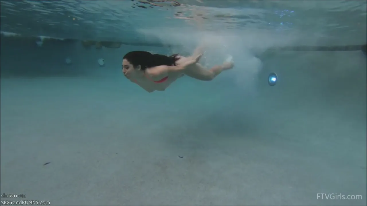 Following Kiera Underwater