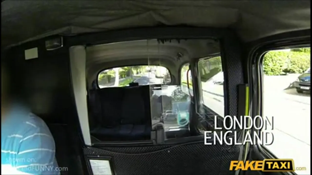 Girl Pays the Taxi Driver by Flashing her Boobs and Ass!