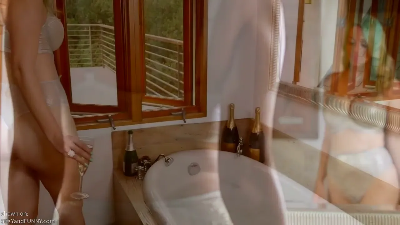 Jelena in a Bubbly Bath