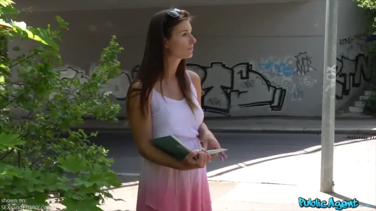 Jenifer Jane Flashes Her Tits