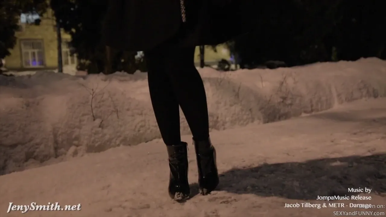 Jeny Smith Walking Around Naked