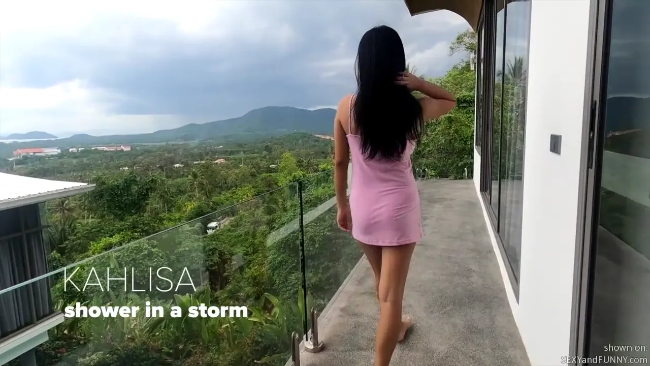 Kahlisa’s Shower with a View
