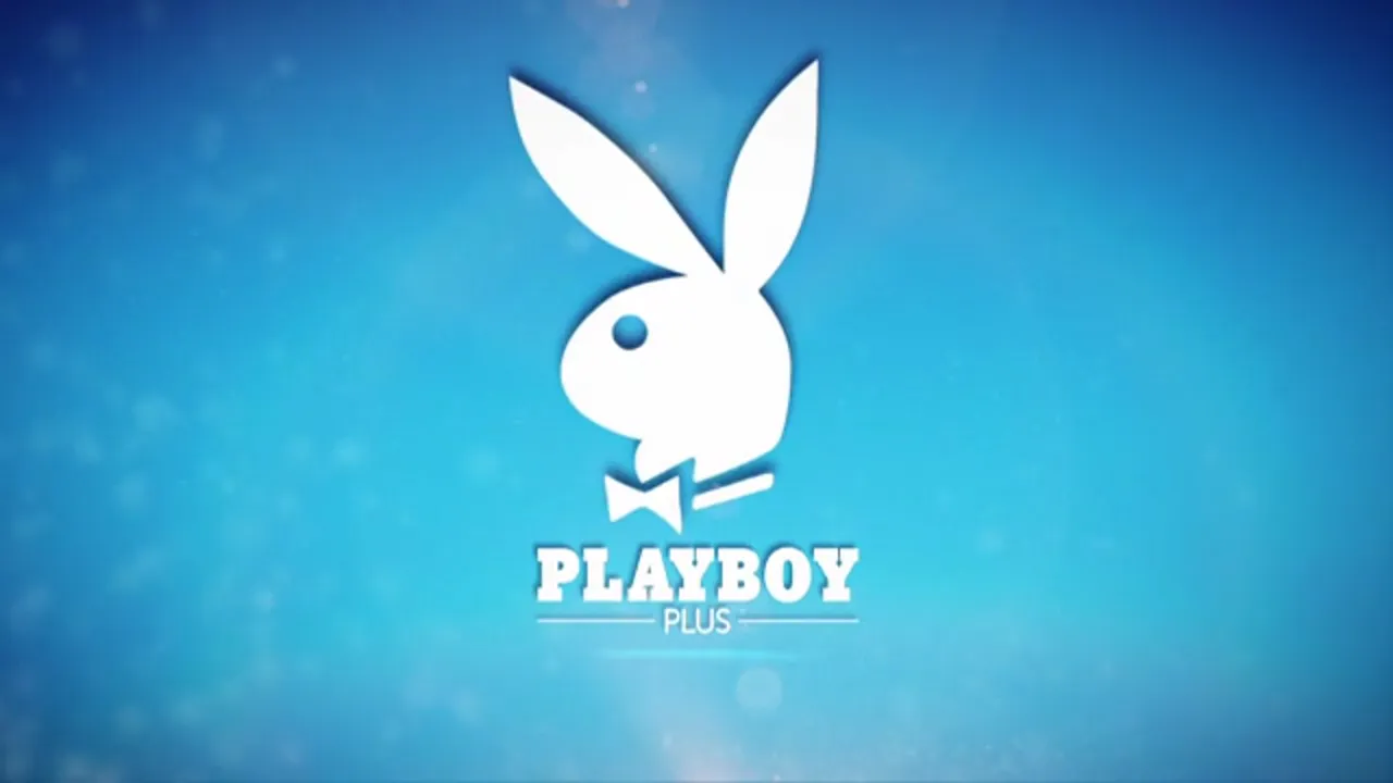 Kaycee Gets Naked in the Sauna