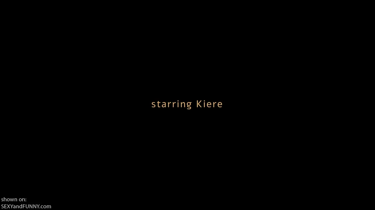 Kiere Drops Her Towel