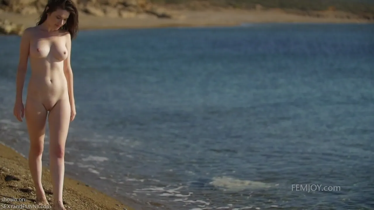 Serena Likes the Beach