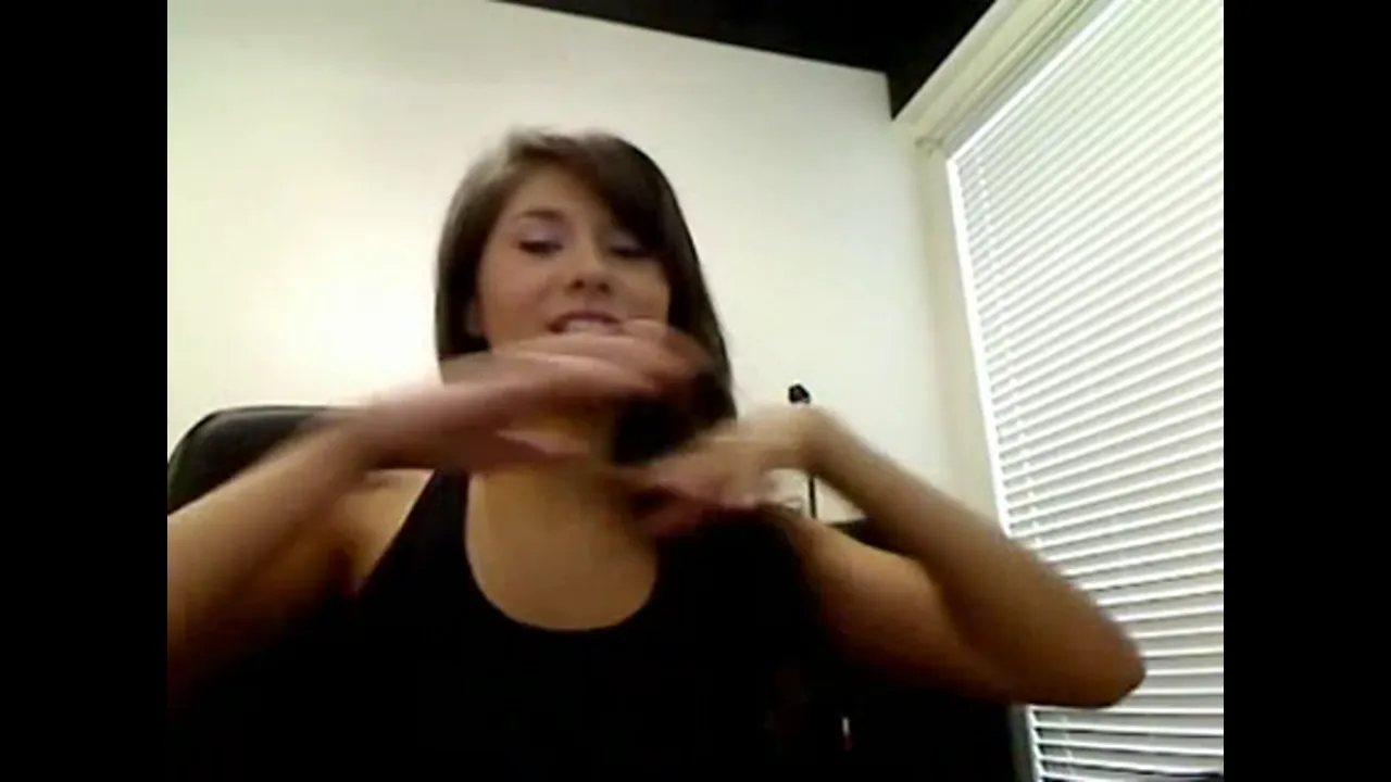 Shyla Jennings Dances on Webcam