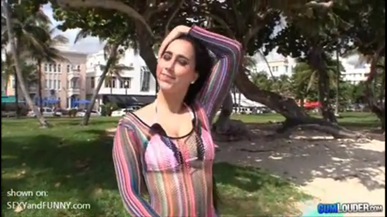 Valerie Kay Has her Ass Rated in Public by Strangers