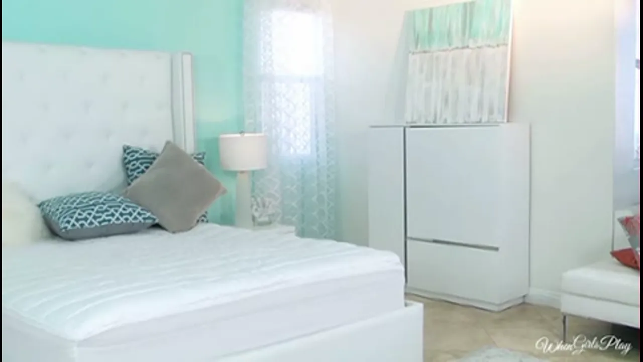When Girls Play: Mia Malkova and Abigail Mac New Roommates